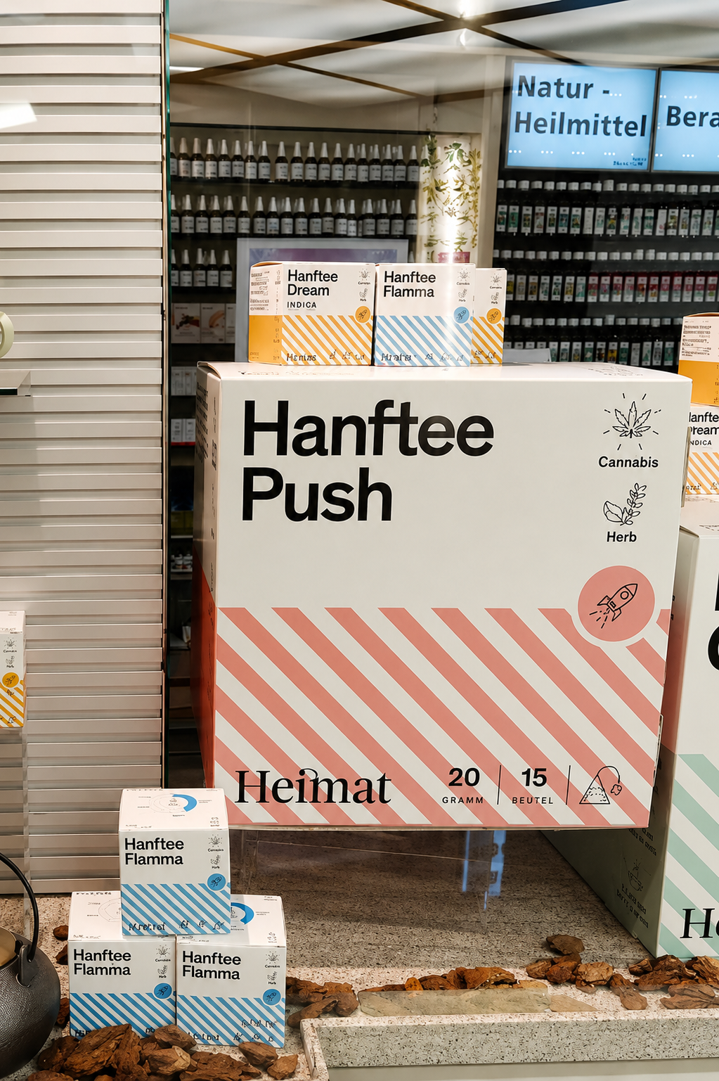 Regulierter Schweizer Retail Hanftee-Produkte im Verkaufsdisplay.
