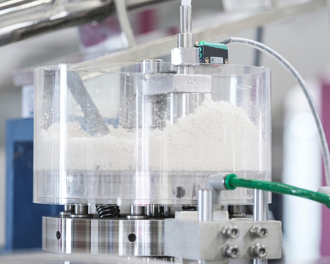 Industrielle Pouch-Produktion — CBD- und THC-Formulierungen in der Fertigung