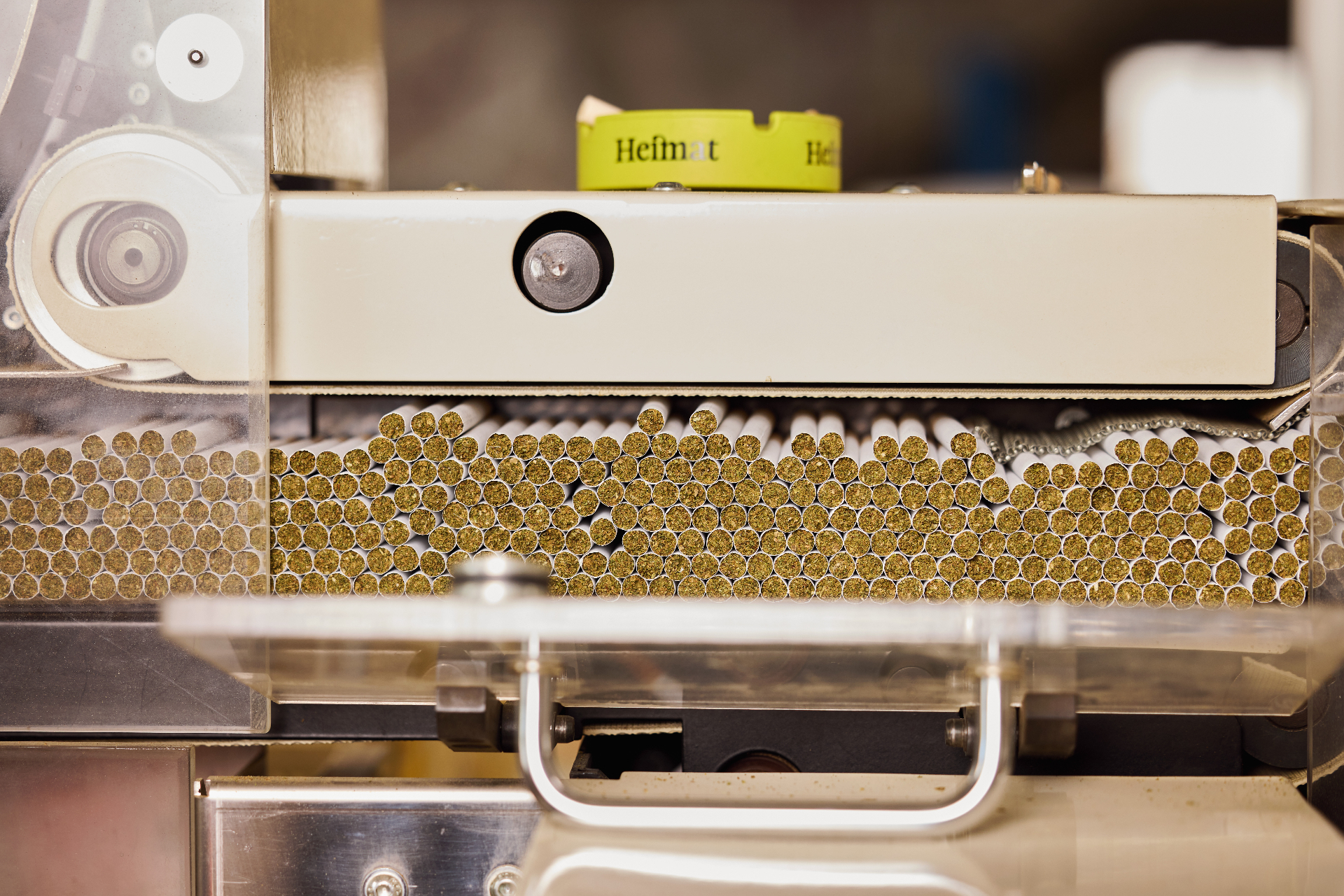 Industrielle Fertigungslinie mit pflanzlichen Pre-Rolls